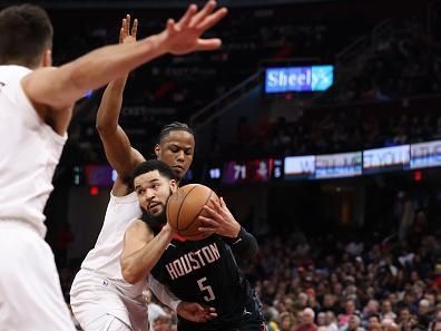 CLEVELAND, OH - DECEMBER 18: Fred VanVleet #5 of the Houston Rockets handles the ball during the game against the Cleveland Cavaliers on December 18, 2023 at Rocket Mortgage FieldHouse in Cleveland, Ohio. NOTE TO USER: User expressly acknowledges and agrees that, by downloading and/or using this Photograph, user is consenting to the terms and conditions of the Getty Images License Agreement. Mandatory Copyright Notice: Copyright 2023 NBAE (Photo by  Lauren Leigh Bacho/NBAE via Getty Images)