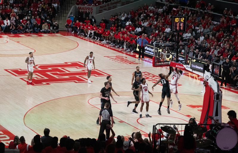 Jan 28, 2023; Houston, Texas, USA; Houston Cougars forward Ja'Vier Francis (5) shoots against Cincinnati Bearcats guard Jeremiah Davenport (24) in the first half at Fertitta Center. Mandatory Credit: Thomas Shea-USA TODAY Sports