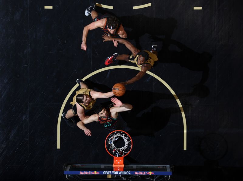 TORONTO, CANADA - APRIL 7: Kelly Olynyk #41 of the Toronto Raptor grabs a rebound during the game against the Washington Wizards on April 7, 2024 at the Scotiabank Arena in Toronto, Ontario, Canada.  NOTE TO USER: User expressly acknowledges and agrees that, by downloading and or using this Photograph, user is consenting to the terms and conditions of the Getty Images License Agreement.  Mandatory Copyright Notice: Copyright 2024 NBAE (Photo by Vaughn Ridley/NBAE via Getty Images)