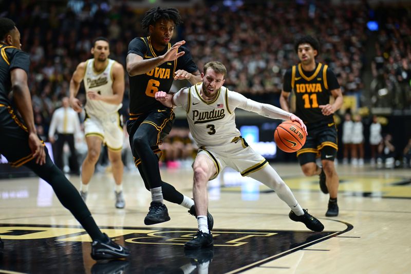 Jan 14, 2026; West Lafayette, Indiana, USA; Iowa Hawkeyes guard Tavion Banks (6) defends against Purdue Boilermakers guard Braden Smith (3) during the second half at Mackey Arena. Mandatory Credit: Marc Lebryk-Imagn Images