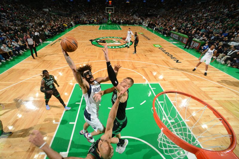 BOSTON, MA - MARCH 1: Dereck Lively II #2 of the Dallas Mavericks drives to the basket during the game against the Boston Celtics on March 1, 2024 at the TD Garden in Boston, Massachusetts. NOTE TO USER: User expressly acknowledges and agrees that, by downloading and or using this photograph, User is consenting to the terms and conditions of the Getty Images License Agreement. Mandatory Copyright Notice: Copyright 2024 NBAE  (Photo by Brian Babineau/NBAE via Getty Images)