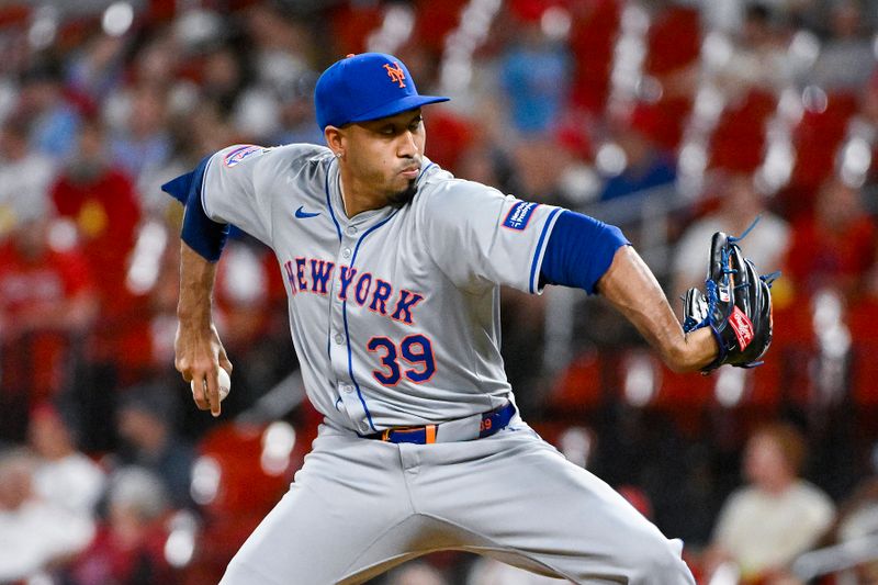 May 6, 2024; St. Louis, Missouri, USA;  New York Mets relief pitcher Edwin Diaz (39) pitches against the St. Louis Cardinals at Busch Stadium. Mandatory Credit: Jeff Curry-USA TODAY Sports