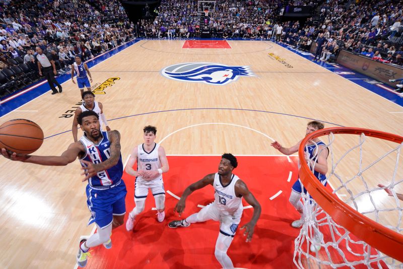 SACRAMENTO, CA - MARCH 18: Malik Monk #0 of the Sacramento Kings drives to the basket during the game against the Memphis Grizzlies on March 18, 2024 at Golden 1 Center in Sacramento, California. NOTE TO USER: User expressly acknowledges and agrees that, by downloading and or using this Photograph, user is consenting to the terms and conditions of the Getty Images License Agreement. Mandatory Copyright Notice: Copyright 2024 NBAE (Photo by Rocky Widner/NBAE via Getty Images)