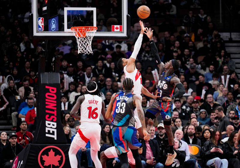 TORONTO, ON - MARCH 25: Dennis Schroder #17 of the Brooklyn Nets goes to the basket against Garrett Temple #17 of the Toronto Raptors during the second half at the Scotiabank Arena on March 25, 2024 in Toronto, Ontario, Canada. NOTE TO USER: User expressly acknowledges and agrees that, by downloading and/or using this Photograph, user is consenting to the terms and conditions of the Getty Images License Agreement. (Photo by Mark Blinch/Getty Images)