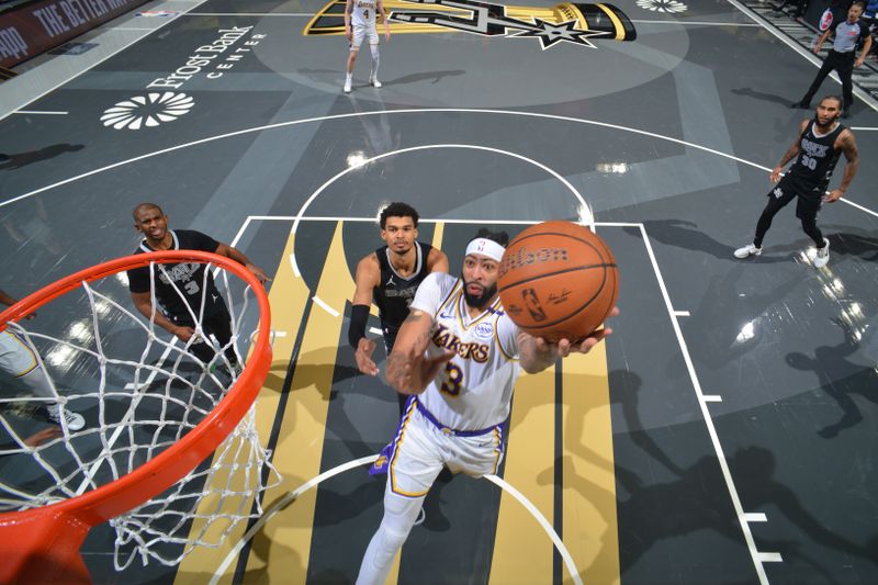 SAN ANTONIO, TX - NOVEMBER 15: Anthony Davis #3 of the Los Angeles Lakers drives to the basket during the game against the San Antonio Spurs during the Emirates NBA Cup game on November 15, 2024 at the Frost Bank Center in San Antonio, Texas. NOTE TO USER: User expressly acknowledges and agrees that, by downloading and or using this photograph, user is consenting to the terms and conditions of the Getty Images License Agreement. Mandatory Copyright Notice: Copyright 2024 NBAE (Photos by Jesse D. Garrabrant/NBAE via Getty Images)