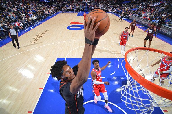 PHILADELPHIA, PA - DECEMBER 15: Ausar Thompson #9 of the Detroit Pistons drives to the basket during the game against the Philadelphia 76ers on December 15, 2023 at the Wells Fargo Center in Philadelphia, Pennsylvania NOTE TO USER: User expressly acknowledges and agrees that, by downloading and/or using this Photograph, user is consenting to the terms and conditions of the Getty Images License Agreement. Mandatory Copyright Notice: Copyright 2023 NBAE (Photo by Jesse D. Garrabrant/NBAE via Getty Images)