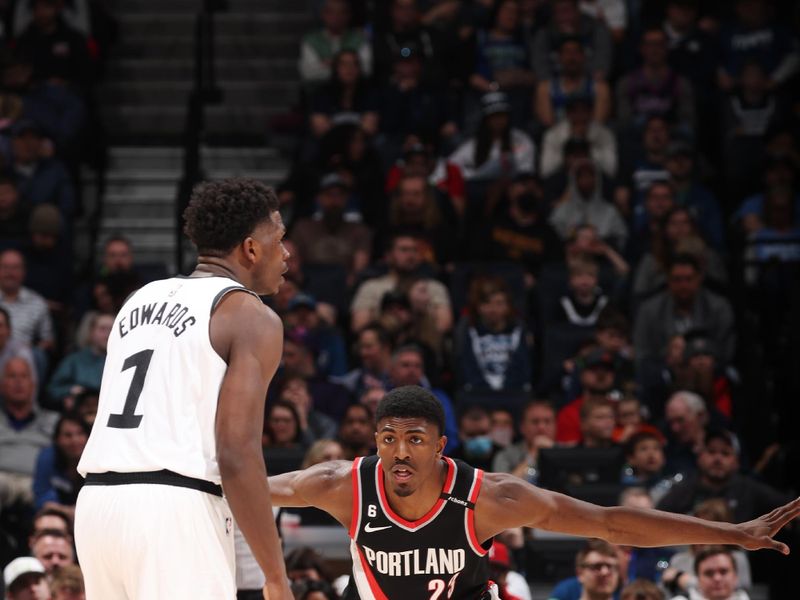 MINNEAPOLIS, MN -  APRIL 2: Jeenathan Williams #23 of the Portland Trail Blazers plays defense during the game against the Minnesota Timberwolves on April 2, 2023 at Target Center in Minneapolis, Minnesota. NOTE TO USER: User expressly acknowledges and agrees that, by downloading and or using this Photograph, user is consenting to the terms and conditions of the Getty Images License Agreement. Mandatory Copyright Notice: Copyright 2023 NBAE (Photo by David Sherman/NBAE via Getty Images)