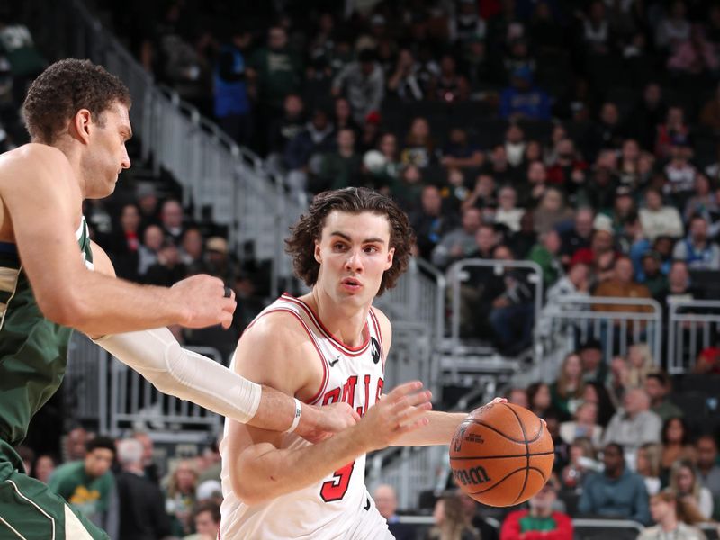 MILWAUKEE, WI - NOVEMBER 20: Josh Giddey #3 of the Chicago Bulls handles the ball during the game against the Milwaukee Bucks on November 20, 2024 at the Fiserv Forum Center in Milwaukee, Wisconsin. NOTE TO USER: User expressly acknowledges and agrees that, by downloading and or using this Photograph, user is consenting to the terms and conditions of the Getty Images License Agreement. Mandatory Copyright Notice: Copyright 2024 NBAE (Photo by Gary Dineen/NBAE via Getty Images).