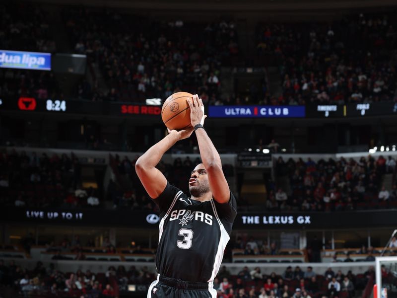 CHICAGO, IL - JANUARY 6:  Chris Paul #3 of the San Antonio Spurs shoots the ball during the game against the Chicago Bulls on January 6, 2025 at United Center in Chicago, Illinois. NOTE TO USER: User expressly acknowledges and agrees that, by downloading and or using this photograph, User is consenting to the terms and conditions of the Getty Images License Agreement. Mandatory Copyright Notice: Copyright 2025 NBAE (Photo by Jeff Haynes/NBAE via Getty Images)