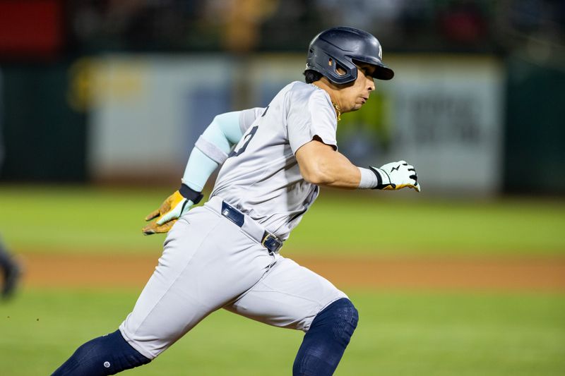 Sep 20, 2024; Oakland, California, USA; New York Yankees third baseman Oswaldo Cabrera (95) scores during the tenth inning against the Oakland Athletics at Oakland-Alameda County Coliseum. Mandatory Credit: Bob Kupbens-Imagn Images