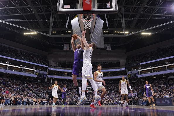 SACRAMENTO, CA - DECEMBER 16: Sasha Vezenkov #7 of the Sacramento Kings drives to the basket during the game against the Utah Jazz on December 16, 2023 at Golden 1 Center in Sacramento, California. NOTE TO USER: User expressly acknowledges and agrees that, by downloading and or using this Photograph, user is consenting to the terms and conditions of the Getty Images License Agreement. Mandatory Copyright Notice: Copyright 2023 NBAE (Photo by Rocky Widner/NBAE via Getty Images)