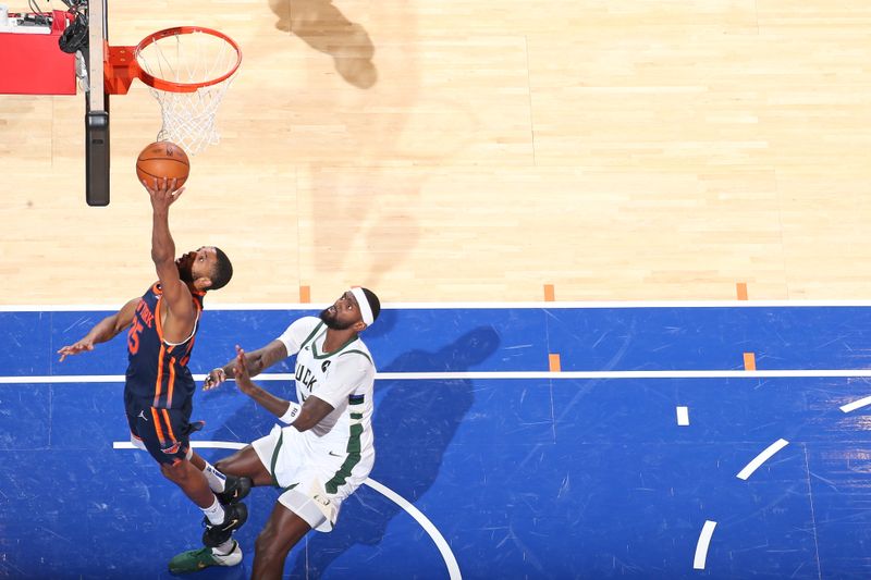 NEW YORK, NY - NOVEMBER 8: Mikal Bridges #25 of the New York Knicks drives to the basket during the game against the Milwaukee Bucks on November 8, 2024 at Madison Square Garden in New York City, New York.  NOTE TO USER: User expressly acknowledges and agrees that, by downloading and or using this photograph, User is consenting to the terms and conditions of the Getty Images License Agreement. Mandatory Copyright Notice: Copyright 2024 NBAE  (Photo by Nathaniel S. Butler/NBAE via Getty Images)