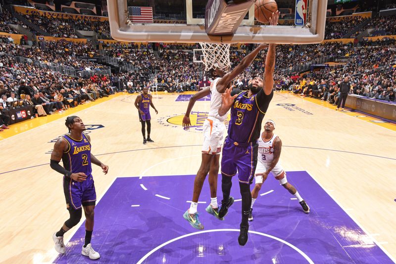 LOS ANGELES, CA - JANUARY 11: Anthony Davis #3 of the Los Angeles Lakers drives to the basket during the game against the Phoenix Suns on January 11, 2024 at Crypto.Com Arena in Los Angeles, California. NOTE TO USER: User expressly acknowledges and agrees that, by downloading and/or using this Photograph, user is consenting to the terms and conditions of the Getty Images License Agreement. Mandatory Copyright Notice: Copyright 2024 NBAE (Photo by Andrew D. Bernstein/NBAE via Getty Images)