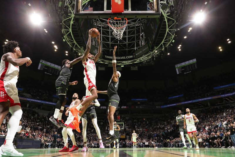 MINNEAPOLIS, MN -  NOVEMBER 26: Jabari Smith Jr. #10 of the Houston Rockets drives to the basket during the game against the Minnesota Timberwolves during the Emirates NBA Cup game on November 26, 2024 at Target Center in Minneapolis, Minnesota. NOTE TO USER: User expressly acknowledges and agrees that, by downloading and or using this Photograph, user is consenting to the terms and conditions of the Getty Images License Agreement. Mandatory Copyright Notice: Copyright 2024 NBAE (Photo by David Sherman/NBAE via Getty Images)