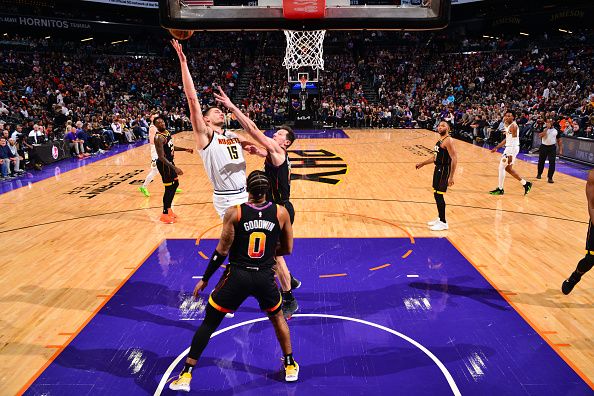 PHOENIX, AZ - DECEMBER 1: Nikola Jokic #15 of the Denver Nuggets drives to the basket during the game against the Phoenix Suns on December 1, 2023 at Footprint Center in Phoenix, Arizona. NOTE TO USER: User expressly acknowledges and agrees that, by downloading and or using this photograph, user is consenting to the terms and conditions of the Getty Images License Agreement. Mandatory Copyright Notice: Copyright 2023 NBAE (Photo by Barry Gossage/NBAE via Getty Images)