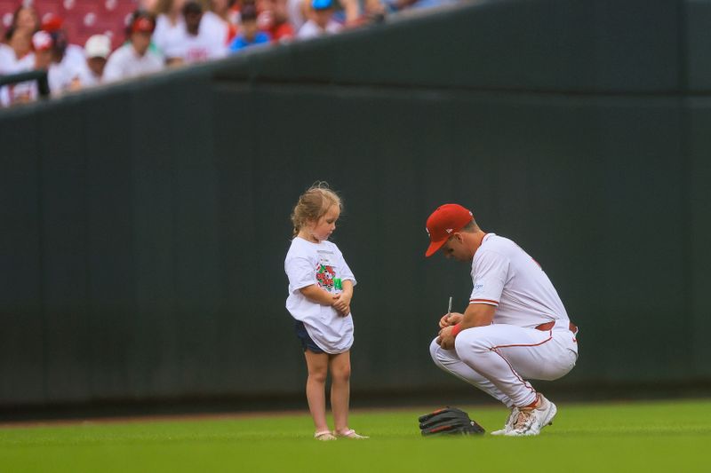 Jun 23, 2024; Cincinnati, Ohio, USA; Cincinnati Reds outfielder Spencer Steer (7) signs an autograph for a fan before the game against the Boston Red Sox at Great American Ball Park. Mandatory Credit: Katie Stratman-USA TODAY Sports