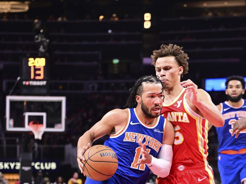 ATLANTA, GA - November 6:  Jalen Brunson #11 of the New York Knicks drives to the basket during the game against the Atlanta Hawks on November 6, 2024 at State Farm Arena in Atlanta, Georgia.  NOTE TO USER: User expressly acknowledges and agrees that, by downloading and/or using this Photograph, user is consenting to the terms and conditions of the Getty Images License Agreement. Mandatory Copyright Notice: Copyright 2024 NBAE (Photo by Adam Hagy/NBAE via Getty Images)