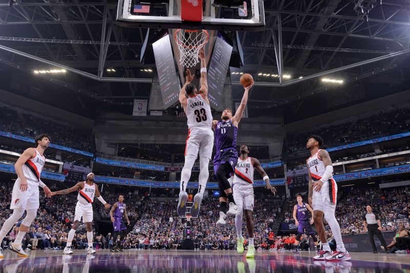 SACRAMENTO, CA - OCTOBER 28: Domantas Sabonis #11 of the Sacramento Kings drives to the basket during the game against the Portland Trail Blazers on October 28, 2024 at Golden 1 Center in Sacramento, California. NOTE TO USER: User expressly acknowledges and agrees that, by downloading and or using this Photograph, user is consenting to the terms and conditions of the Getty Images License Agreement. Mandatory Copyright Notice: Copyright 2024 NBAE (Photo by Rocky Widner/NBAE via Getty Images)