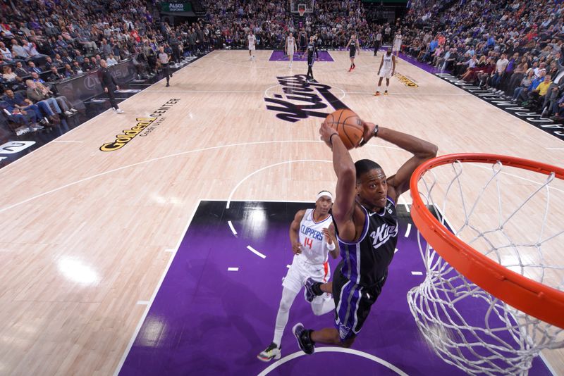 SACRAMENTO, CA - APRIL 2:  De'Aaron Fox #5 of the Sacramento Kings goes to the basket during the game on April 2, 2024 at Golden 1 Center in Sacramento, California. NOTE TO USER: User expressly acknowledges and agrees that, by downloading and or using this Photograph, user is consenting to the terms and conditions of the Getty Images License Agreement. Mandatory Copyright Notice: Copyright 2024 NBAE (Photo by Rocky Widner/NBAE via Getty Images)