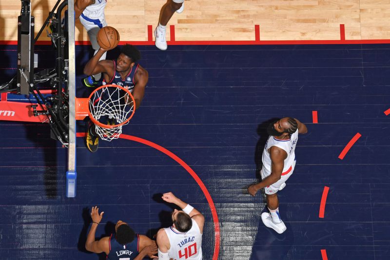 PHILADELPHIA, PA - MARCH 27:  Mo Bamba #5 of the Philadelphia 76ers drives to the basket during the game against the LA Clippers on March 27, 2024 at the Wells Fargo Center in Philadelphia, Pennsylvania NOTE TO USER: User expressly acknowledges and agrees that, by downloading and/or using this Photograph, user is consenting to the terms and conditions of the Getty Images License Agreement. Mandatory Copyright Notice: Copyright 2024 NBAE (Photo by Jesse D. Garrabrant/NBAE via Getty Images)