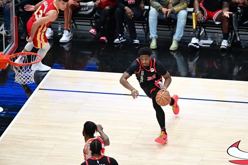 CHICAGO, IL - APRIL 1: Terry Taylor #32 of the Chicago Bulls drives to the basket during the game against the Atlanta Hawks on April 1, 2024 at United Center in Chicago, Illinois. NOTE TO USER: User expressly acknowledges and agrees that, by downloading and or using this photograph, User is consenting to the terms and conditions of the Getty Images License Agreement. Mandatory Copyright Notice: Copyright 2024 NBAE (Photo by Adam Hagy/NBAE via Getty Images)