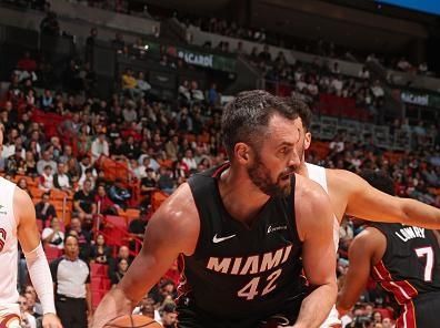 MIAMI, FL - DECEMBER 8:  Kevin Love #42 of the Miami Heat looks to pass the ball during the game against the Cleveland Cavaliers on December 8, 2023 at Kaseya Center in Miami, Florida. NOTE TO USER: User expressly acknowledges and agrees that, by downloading and or using this Photograph, user is consenting to the terms and conditions of the Getty Images License Agreement. Mandatory Copyright Notice: Copyright 2023 NBAE (Photo by Issac Baldizon/NBAE via Getty Images)