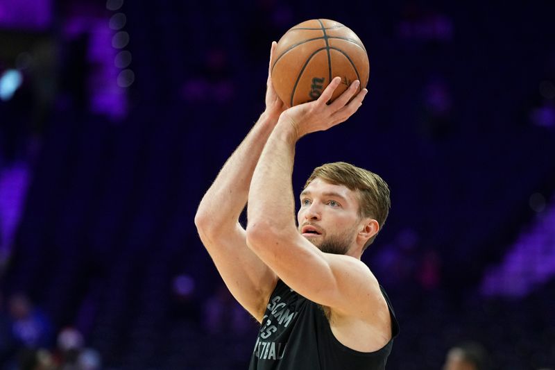 PHILADELPHIA, PENNSYLVANIA - JANUARY 12: Domantas Sabonis #10 of the Sacramento Kings warms up prior to the game against the Philadelphia 76ers at the Wells Fargo Center on January 12, 2024 in Philadelphia, Pennsylvania. NOTE TO USER: User expressly acknowledges and agrees that, by downloading and or using this photograph, User is consenting to the terms and conditions of the Getty Images License Agreement. (Photo by Mitchell Leff/Getty Images)