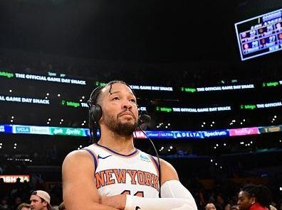 LOS ANGELES, CA - DECEMBER 18:  Jalen Brunson #11 of the New York Knicks talks to the media after the game on December 18, 2023 at Crypto.Com Arena in Los Angeles, California. NOTE TO USER: User expressly acknowledges and agrees that, by downloading and/or using this Photograph, user is consenting to the terms and conditions of the Getty Images License Agreement. Mandatory Copyright Notice: Copyright 2023 NBAE (Photo by Adam Pantozzi/NBAE via Getty Images)