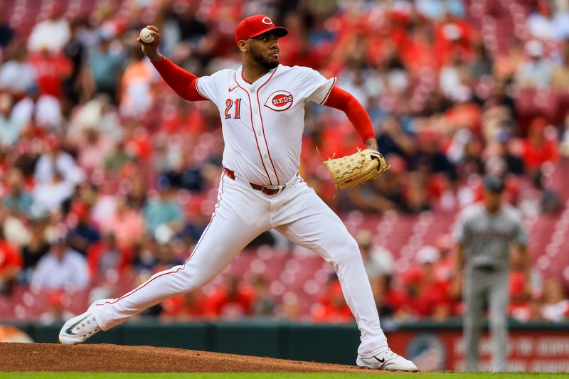 May 9, 2024; Cincinnati, Ohio, USA; Cincinnati Reds starting pitcher Hunter Greene (21) pitches against the Arizona Diamondbacks in the first inning at Great American Ball Park. Mandatory Credit: Katie Stratman-USA TODAY Sports