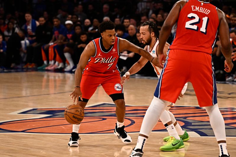 NEW YORK, NY - APRIL 20: Kyle Lowry #7 of the Philadelphia 76ers dribbles the ball during the game against the New York Knicks during Round 1 Game 1 of the 2024 NBA Playoffs on April 20, 2024 at Madison Square Garden in New York City, New York.  NOTE TO USER: User expressly acknowledges and agrees that, by downloading and or using this photograph, User is consenting to the terms and conditions of the Getty Images License Agreement. Mandatory Copyright Notice: Copyright 2024 NBAE  (Photo David Dow/NBAE via Getty Images)