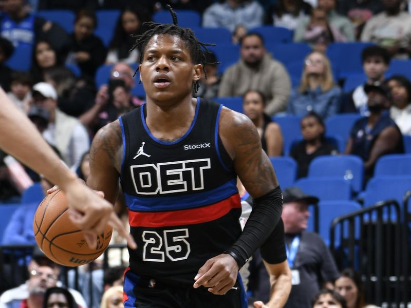 ORLANDO, FL - NOVEMBER 23: Marcus Sasser #25 of the Detroit Pistons dribbles the ball during the game against the Orlando Magic on November 23, 2024 at Kia Center in Orlando, Florida. NOTE TO USER: User expressly acknowledges and agrees that, by downloading and or using this photograph, User is consenting to the terms and conditions of the Getty Images License Agreement. Mandatory Copyright Notice: Copyright 2024 NBAE (Photo by Fernando Medina/NBAE via Getty Images)