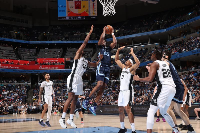 MEMPHIS, TN - FEBRUARY 3: GG Jackson II #45 of the Memphis Grizzlies drives to the basket during the game against the San Antonio Spurs  on February 3, 2025 at FedExForum in Memphis, Tennessee. NOTE TO USER: User expressly acknowledges and agrees that, by downloading and or using this photograph, User is consenting to the terms and conditions of the Getty Images License Agreement. Mandatory Copyright Notice: Copyright 2025 NBAE (Photo by Joe Murphy/NBAE via Getty Images)