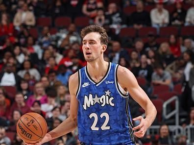 CHICAGO, IL - NOVEMBER 15: Franz Wagner #22 of the Orlando Magic brings the ball up court against the Chicago Bulls on November 15, 2023 at United Center in Chicago, Illinois. NOTE TO USER: User expressly acknowledges and agrees that, by downloading and or using this photograph, User is consenting to the terms and conditions of the Getty Images License Agreement. Mandatory Copyright Notice: Copyright 2023 NBAE (Photo by Jeff Haynes/NBAE via Getty Images)