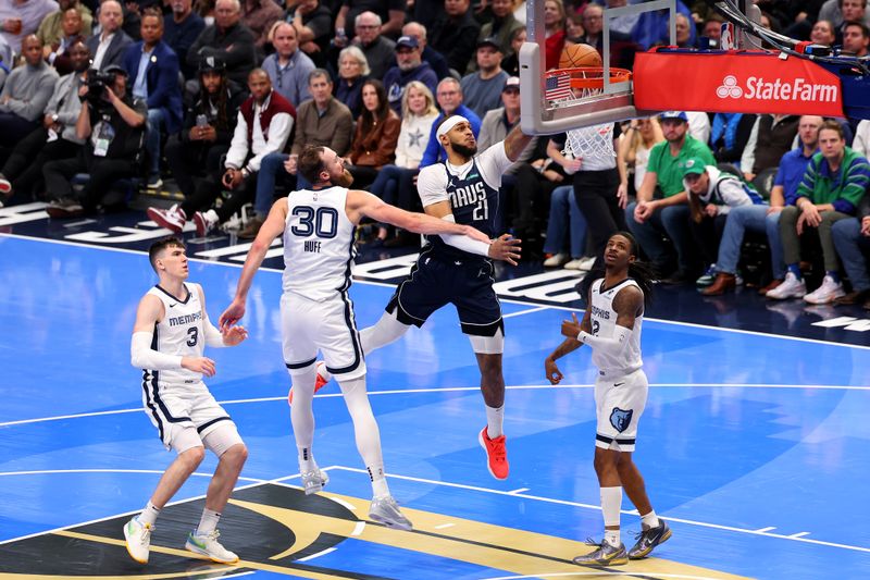 DALLAS, TEXAS - DECEMBER 03: Daniel Gafford #21 of the Dallas Mavericks makes a move to the basket during the second half of an Emirates NBA Cup game against the Memphis Grizzlies at American Airlines Center on December 03, 2024 in Dallas, Texas. NOTE TO USER: User expressly acknowledges and agrees that, by downloading and/or using this photograph, user is consenting to the terms and conditions of the Getty Images License Agreement. (Photo by Sam Hodde/Getty Images)