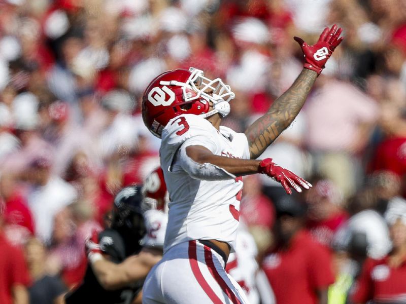 Sep 23, 2023; Cincinnati, Ohio, USA; Oklahoma Sooners wide receiver Jalil Farooq (3) attempts to catch a pass against the Cincinnati Bearcats in the second half at Nippert Stadium. Mandatory Credit: Katie Stratman-USA TODAY Sports