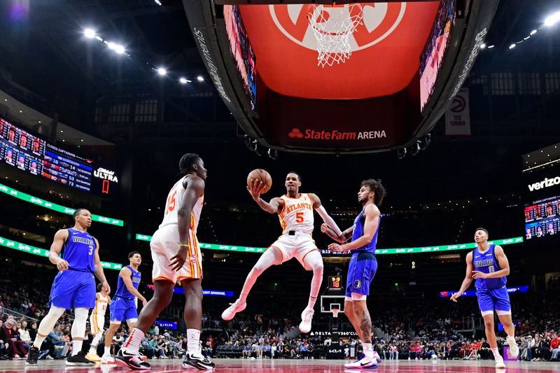 ATLANTA, GA - JANUARY 26: Dejounte Murray #5 of the Atlanta Hawks drives to the basket during the game against the Dallas Mavericks on January 26, 2024 at State Farm Arena in Atlanta, Georgia.  NOTE TO USER: User expressly acknowledges and agrees that, by downloading and/or using this Photograph, user is consenting to the terms and conditions of the Getty Images License Agreement. Mandatory Copyright Notice: Copyright 2024 NBAE (Photo by Adam Hagy/NBAE via Getty Images)