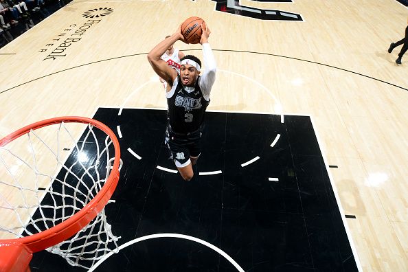 SAN ANTONIO, TX - NOVEMBER 5: Keldon Johnson #3 of the San Antonio Spurs dunks the ball during the game against the Toronto Raptors on November 5, 2023 at the Frost Bank Center in San Antonio, Texas. NOTE TO USER: User expressly acknowledges and agrees that, by downloading and or using this photograph, user is consenting to the terms and conditions of the Getty Images License Agreement. Mandatory Copyright Notice: Copyright 2023 NBAE (Photos by Michael Gonzales/NBAE via Getty Images)