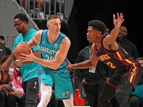 CHARLOTTE, NC - OCTOBER 25: Gordon Hayward #20 of the Charlotte Hornets looks to pass the ball during the game against the Atlanta Hawks on October 25, 2023 at Spectrum Center in Charlotte, North Carolina. NOTE TO USER: User expressly acknowledges and agrees that, by downloading and or using this photograph, User is consenting to the terms and conditions of the Getty Images License Agreement. Mandatory Copyright Notice: Copyright 2023 NBAE (Photo by Kent Smith/NBAE via Getty Images)