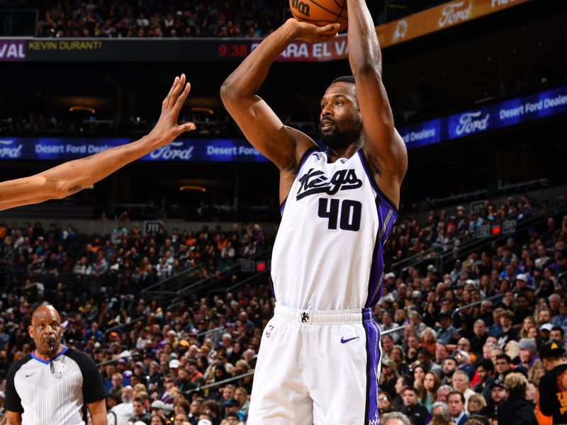 PHOENIX, AZ - FEBRUARY 13:  Harrison Barnes #40 of the Sacramento Kings shoots the ball during the game against the Phoenix Suns on February 13, 2024 at Footprint Center in Phoenix, Arizona. NOTE TO USER: User expressly acknowledges and agrees that, by downloading and or using this photograph, user is consenting to the terms and conditions of the Getty Images License Agreement. Mandatory Copyright Notice: Copyright 2024 NBAE (Photo by Barry Gossage/NBAE via Getty Images)