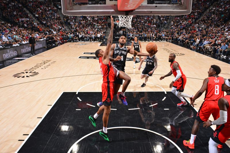 SAN ANTONIO, TX - MARCH 12: Blake Wesley #14 of the San Antonio Spurs drives to the basket during the game against the Houston Rockets on March 12, 2024 at the Frost Bank Center in San Antonio, Texas. NOTE TO USER: User expressly acknowledges and agrees that, by downloading and or using this photograph, user is consenting to the terms and conditions of the Getty Images License Agreement. Mandatory Copyright Notice: Copyright 2024 NBAE (Photos by Jesse D. Garrabrant/NBAE via Getty Images)