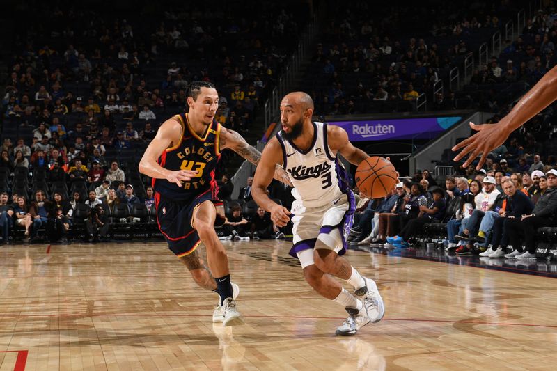 SAN FRANCISCO, CA - JANUARY 5: Jordan McLaughlin #3 of the Sacramento Kings handles the ball during the game against the Golden State Warriors on January 5, 2025 at Chase Center in San Francisco, California. NOTE TO USER: User expressly acknowledges and agrees that, by downloading and or using this photograph, user is consenting to the terms and conditions of Getty Images License Agreement. Mandatory Copyright Notice: Copyright 2025 NBAE (Photo by Noah Graham/NBAE via Getty Images)