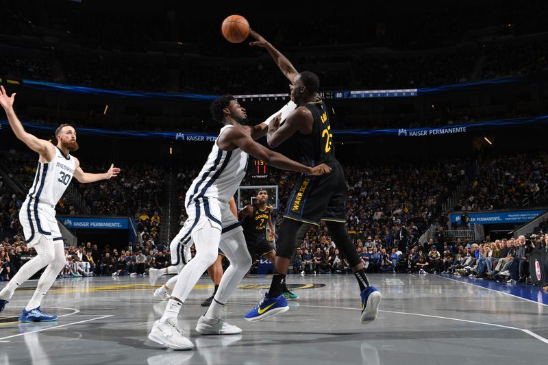 SAN FRANCISCO, CA - NOVEMBER 15: Draymond Green #23 of the Golden State Warriors passes the ball during the game against the Memphis Grizzlies during the Emirates NBA Cup game on November 15, 2024 at Chase Center in San Francisco, California. NOTE TO USER: User expressly acknowledges and agrees that, by downloading and or using this photograph, user is consenting to the terms and conditions of Getty Images License Agreement. Mandatory Copyright Notice: Copyright 2024 NBAE (Photo by Noah Graham/NBAE via Getty Images)