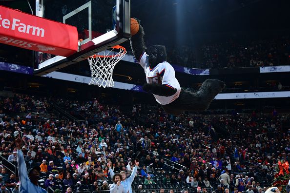 PHOENIX, AZ - DECEMBER 25: Mascto Go the Gorilla of the Phoenix Suns dunks the ball during the game on December 25, 2023 at Footprint Center in Phoenix, Arizona. NOTE TO USER: User expressly acknowledges and agrees that, by downloading and or using this photograph, user is consenting to the terms and conditions of the Getty Images License Agreement. Mandatory Copyright Notice: Copyright 2023 NBAE (Photo by Kate Frese/NBAE via Getty Images)