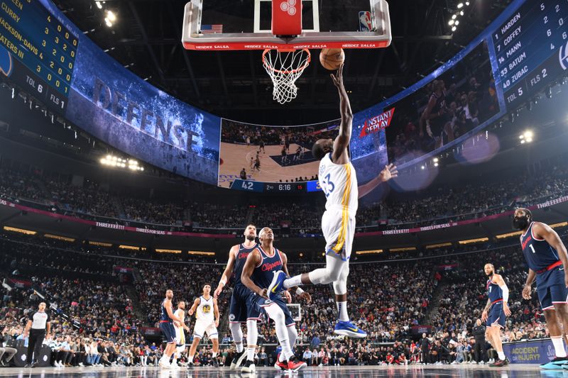 INGLEWOOD, CA - NOVEMBER 18: Draymond Green #23 of the Golden State Warriors drives to the basket during the game against the LA Clippers on November 18, 2024 at Intuit Dome in Los Angeles, California. NOTE TO USER: User expressly acknowledges and agrees that, by downloading and/or using this Photograph, user is consenting to the terms and conditions of the Getty Images License Agreement. Mandatory Copyright Notice: Copyright 2024 NBAE (Photo by Adam Pantozzi/NBAE via Getty Images)