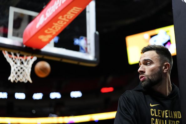 MIAMI, FLORIDA - DECEMBER 08: Max Strus #1 of the Cleveland Cavaliers warms up prior to a game against the Miami Heat at Kaseya Center on December 08, 2023 in Miami, Florida. NOTE TO USER: User expressly acknowledges and agrees that, by downloading and or using this photograph, User is consenting to the terms and condtions of the Getty Images License Agreement.  (Photo by Rich Storry/Getty Images)