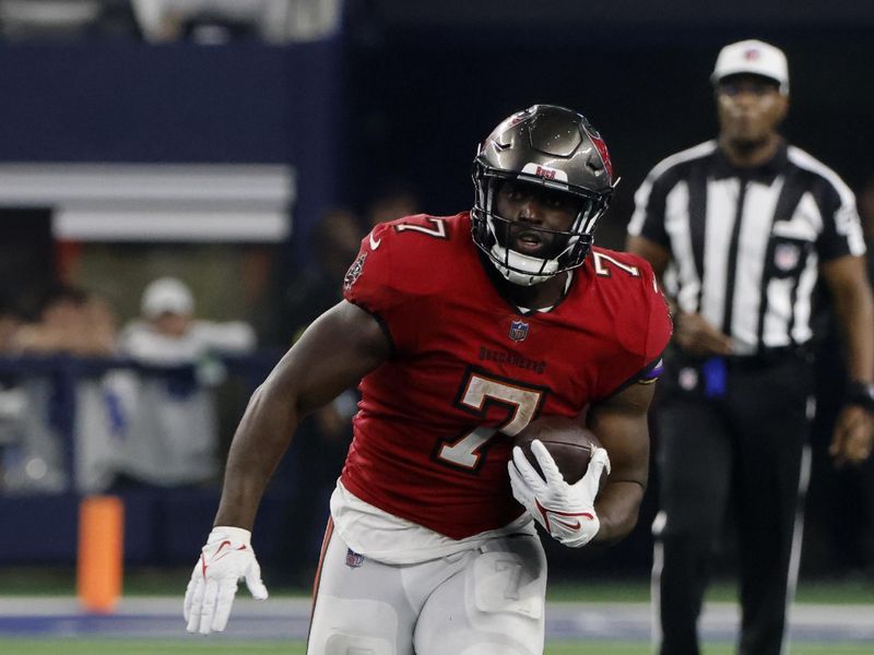 Tampa Bay Buccaneers running back Leonard Fournette (7) runs the ball during an NFL Football game in Arlington, Texas, Sunday, Sept. 11, 2022. (AP Photo/Michael Ainsworth)