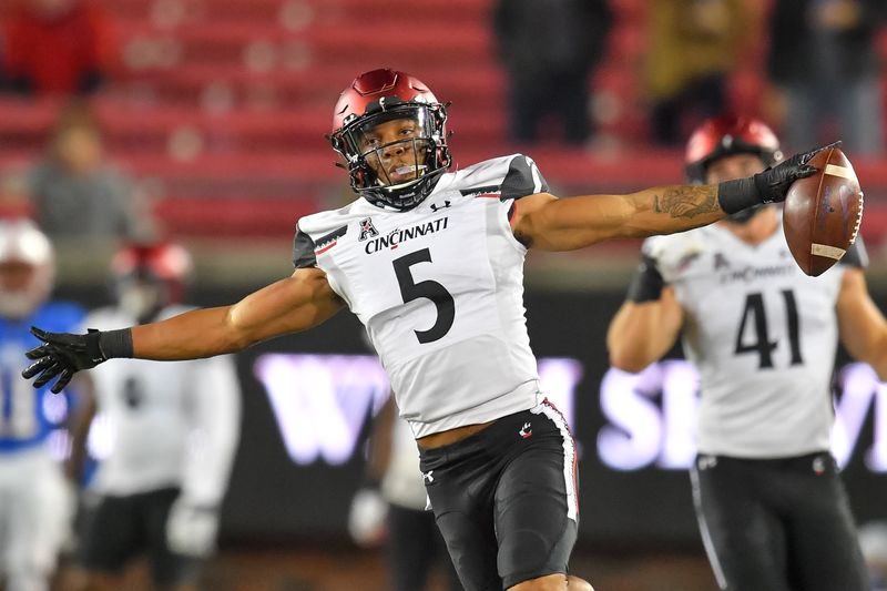 Oct 24, 2020; Dallas, Texas, USA; Cincinnati Bearcats safety Darrick Forrest (5) denies the Southern Methodist Mustangs offense from making a touch down during the second half at Gerald J. Ford Stadium. Mandatory Credit: Tim Flores-USA TODAY Sports