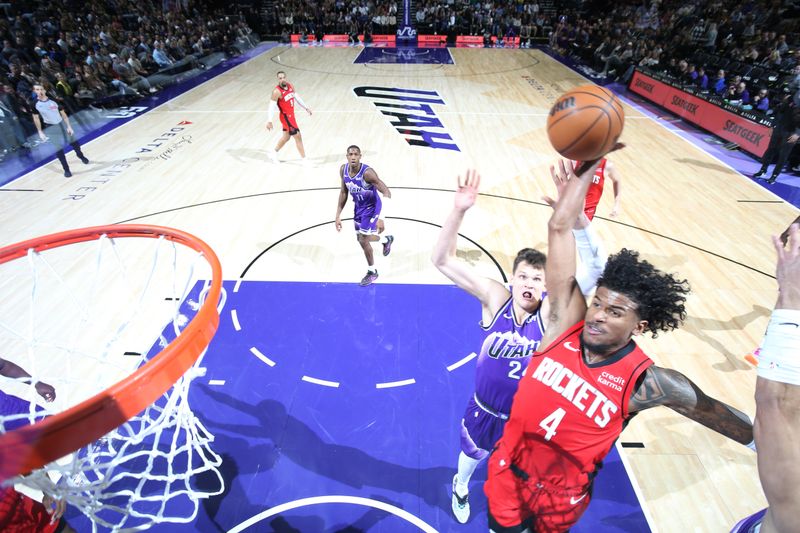 SALT LAKE CITY, UT - MARCH 29: Jalen Green #4 of the Houston Rockets dunks the ball during the game against the Utah Jazz on March 29, 2024 at Delta Center in Salt Lake City, Utah. NOTE TO USER: User expressly acknowledges and agrees that, by downloading and or using this Photograph, User is consenting to the terms and conditions of the Getty Images License Agreement. Mandatory Copyright Notice: Copyright 2024 NBAE (Photo by Melissa Majchrzak/NBAE via Getty Images)