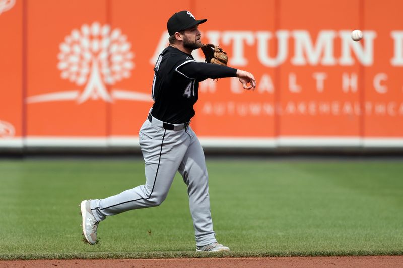 May 31, 2025; Baltimore, Maryland, USA; Chicago White Sox third baseman Vinny Capra (41) throws to first for an out during the first inning against the Baltimore Orioles at Oriole Park at Camden Yards. Mandatory Credit: Daniel Kucin Jr.-Imagn Images
