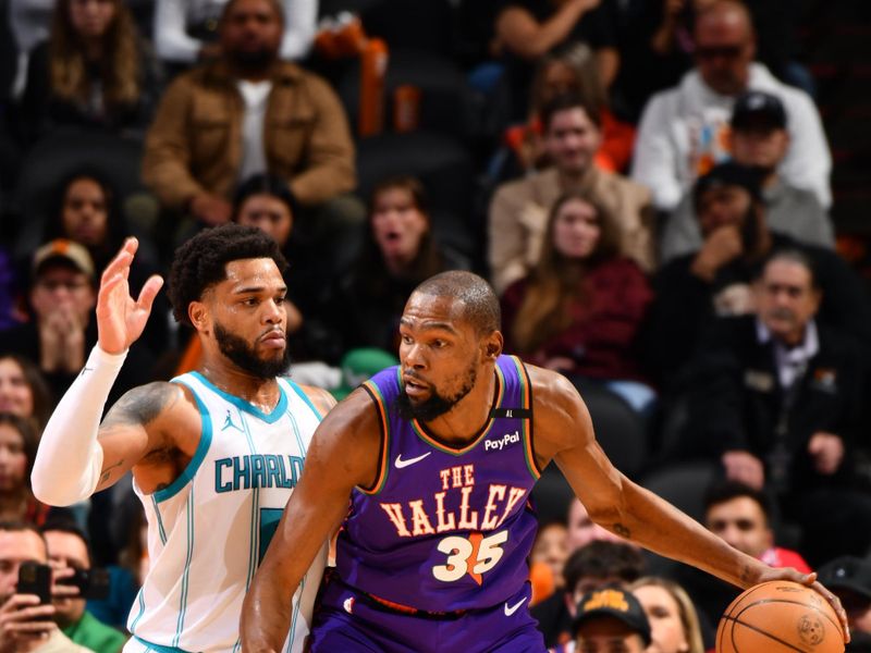 PHOENIX, AZ - JANUARY 12: Kevin Durant #35 of the Phoenix Suns handles the ball during the game against the Charlotte Hornets on January 12, 2025 at Footprint Center in Phoenix, Arizona. NOTE TO USER: User expressly acknowledges and agrees that, by downloading and or using this photograph, user is consenting to the terms and conditions of the Getty Images License Agreement. Mandatory Copyright Notice: Copyright 2025 NBAE (Photo by Barry Gossage/NBAE via Getty Images)